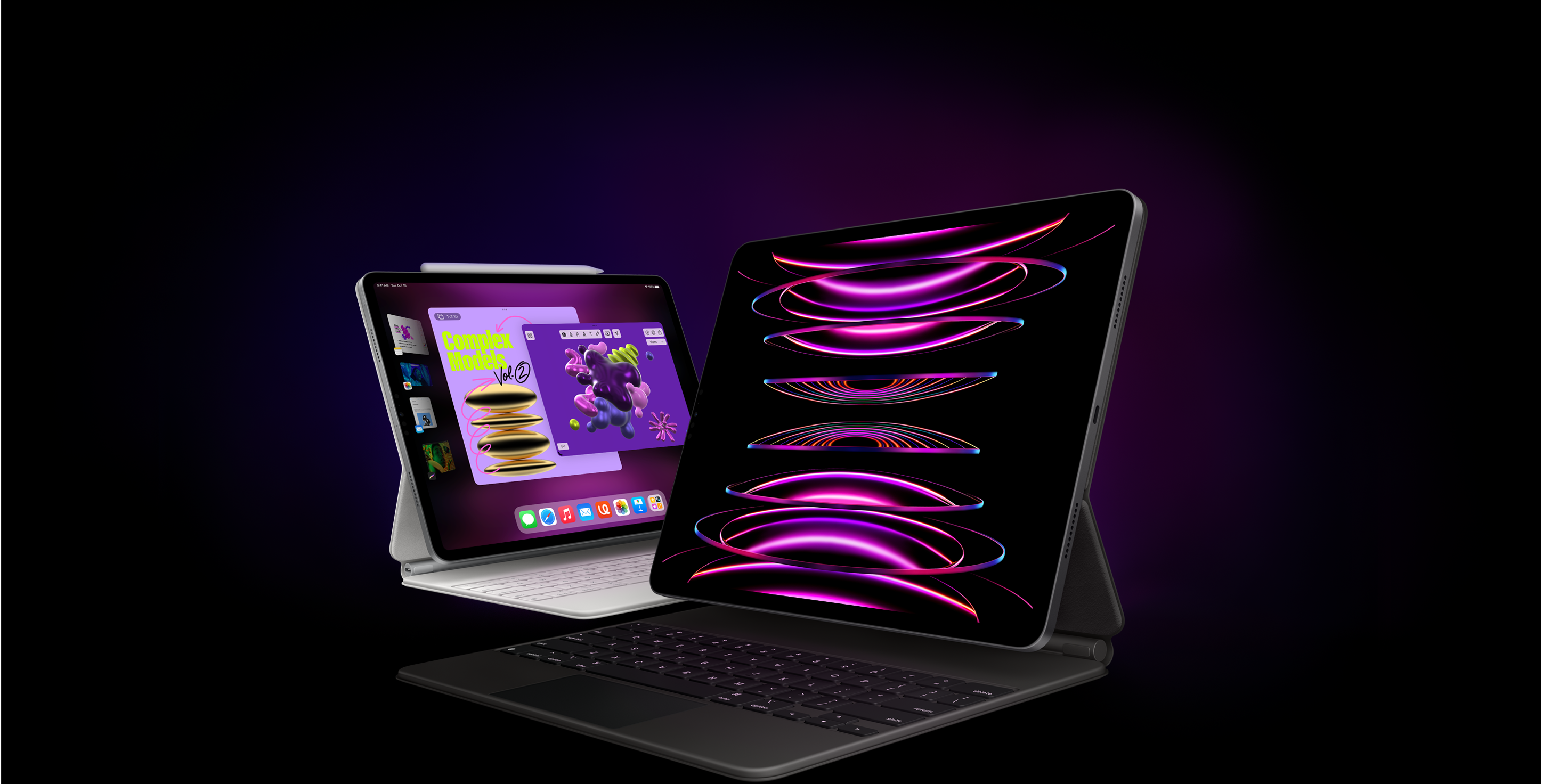 iPad Pro με λευκό Magic Keyboard και Apple Pencil που εμφανίζει το Stage Manager και είναι τοποθετημένο ελαφρώς πιο πίσω από ένα άλλο iPad Pro με μαύρο Magic Keyboard που εμφανίζει την ταπετσαρία.