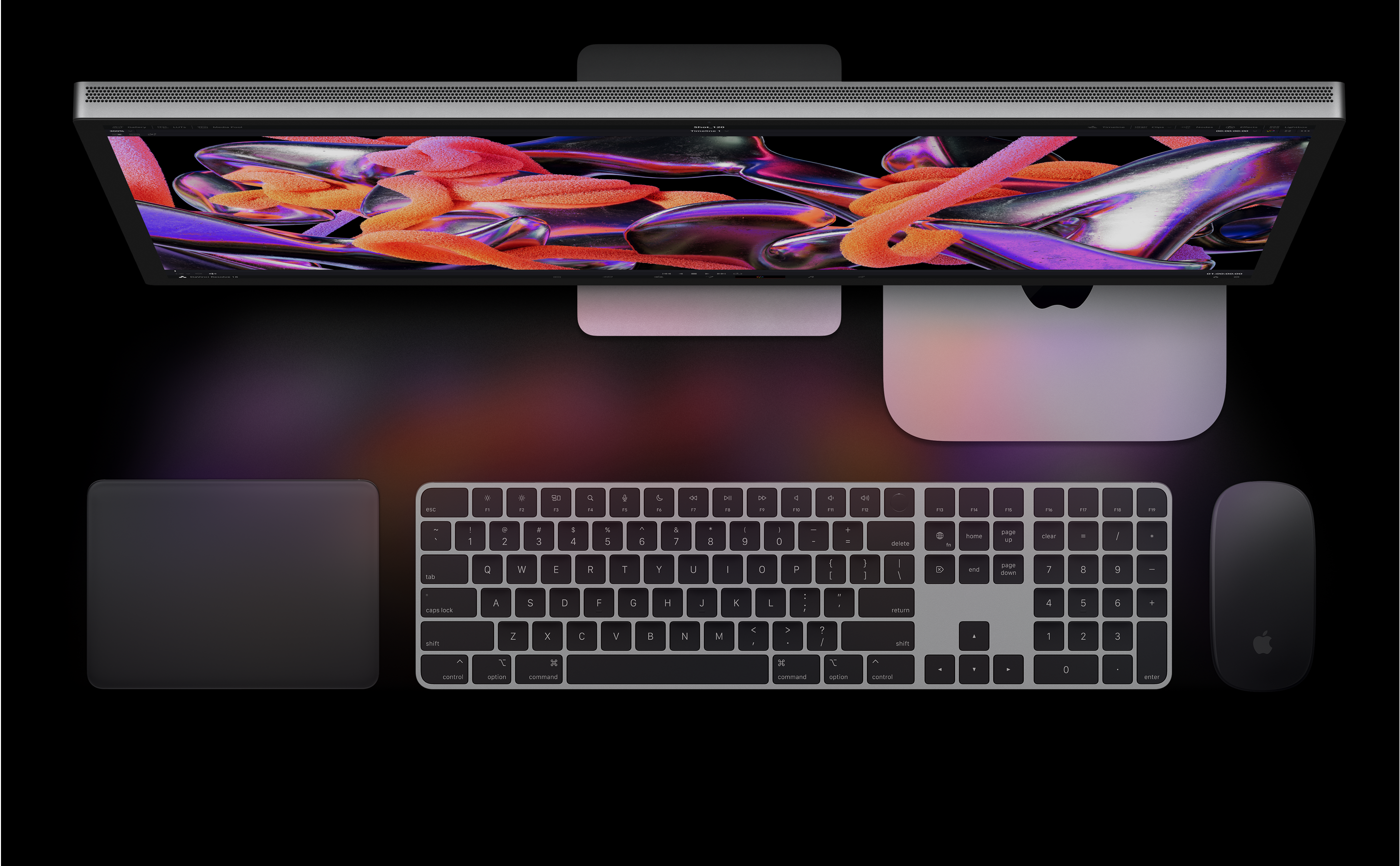 Επάνω όψη των Studio Display, Mac mini, Magic Trackpad, Magic Keyboard και Magic mouse.
